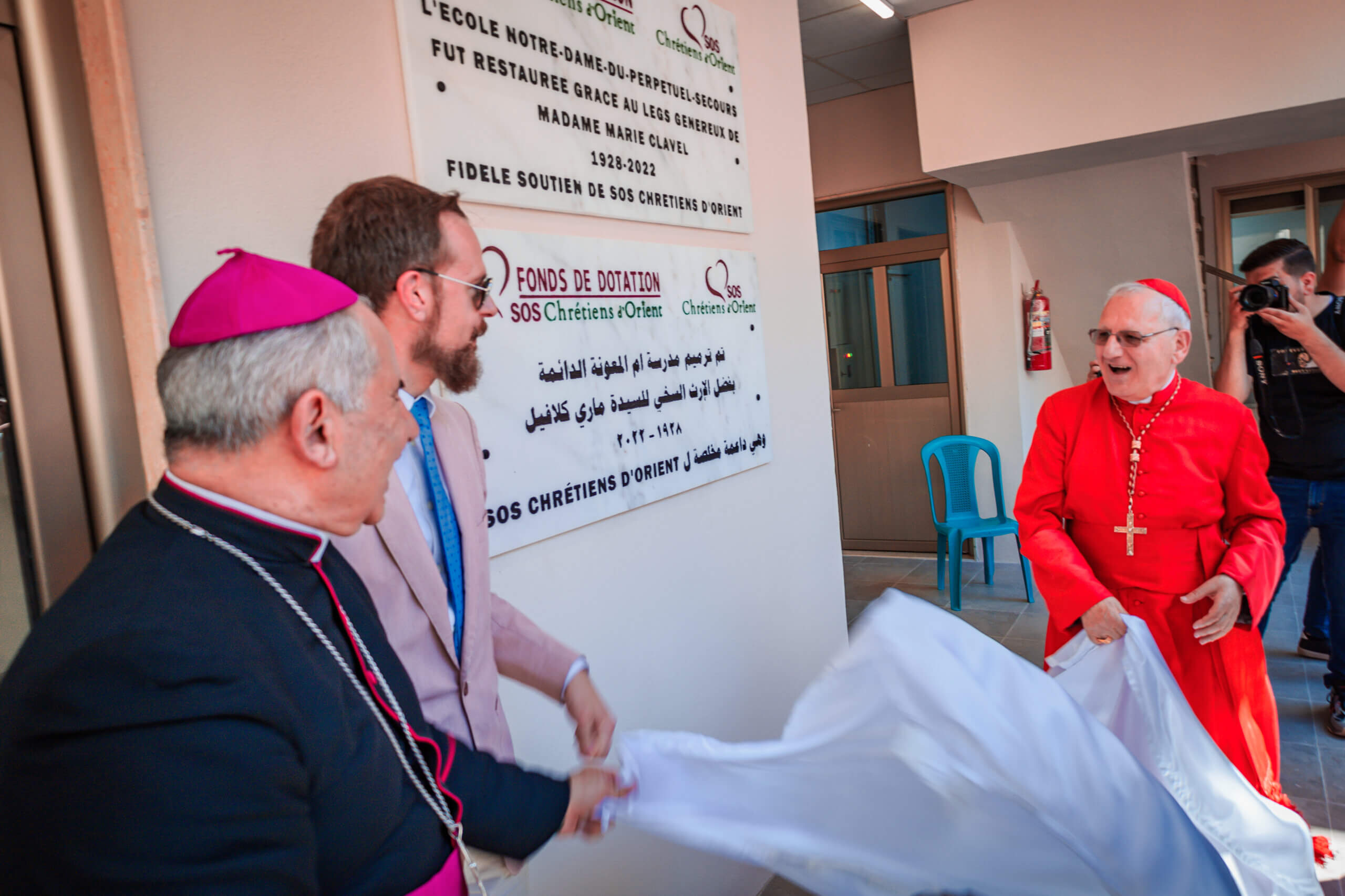 sos-chretiens-orient-irak-cardinal-sako-patriarche-chaldeen-monseigneur-najeeb-archeveque-chaldeen-mossoul-et-aqra-inauguration-eglise-notre-dame-du-perpetuel-secours-plaque-scaled.jpg