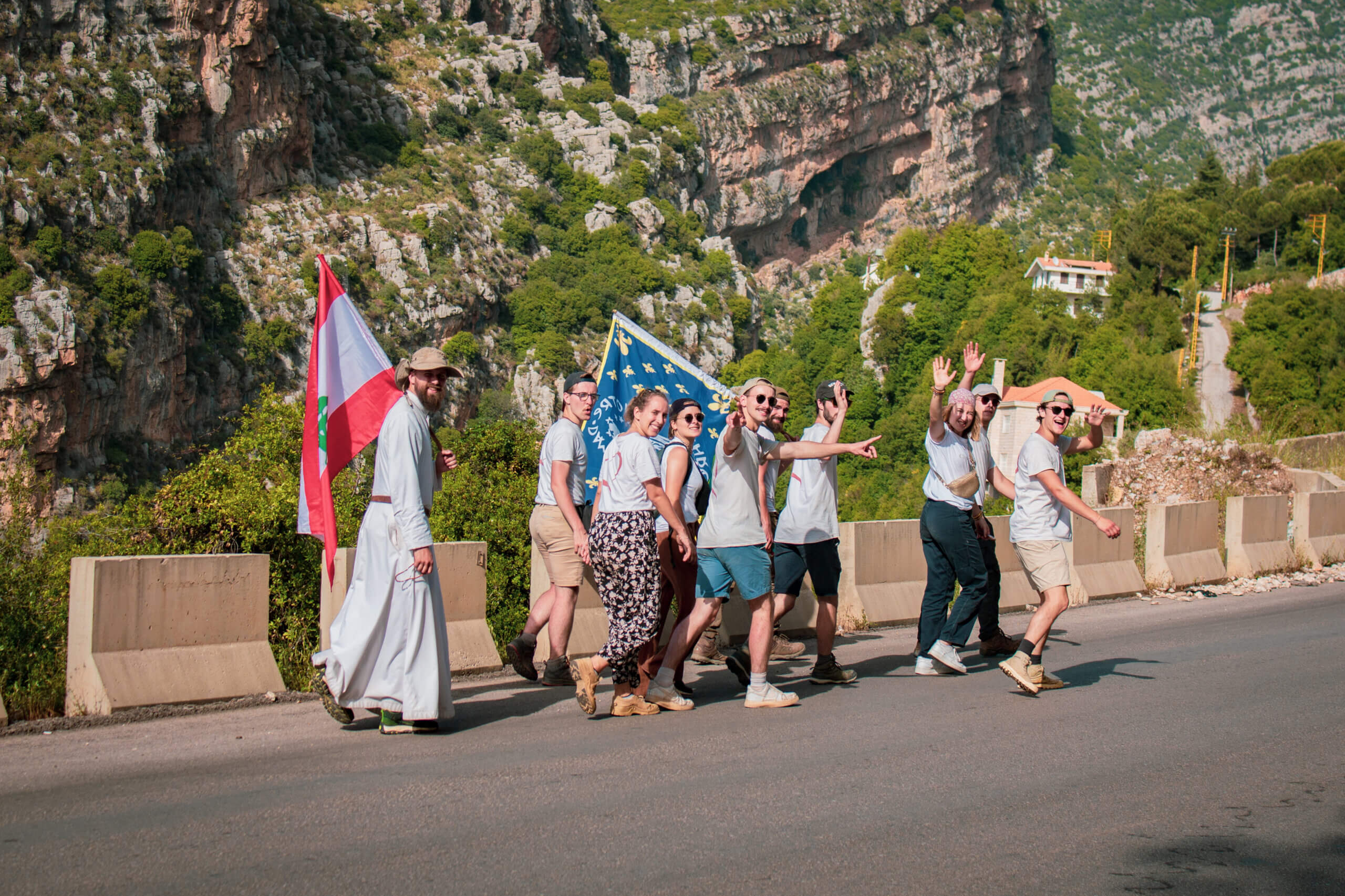 sos-chretiens-orient-liban-pelerinage-pentecote-volontaires-marche-notre-dame-de-chretiente-scaled.jpg